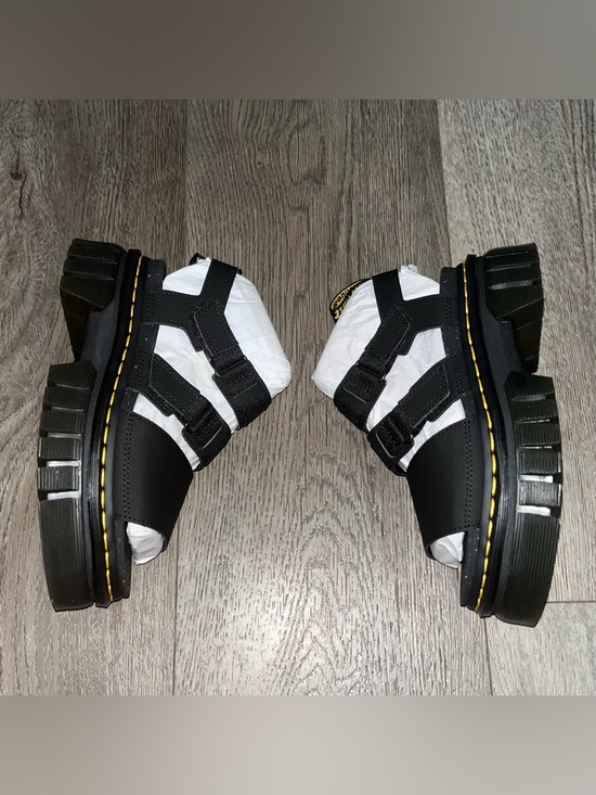 NWT Dr. Martens Ricki Leather 3-Strap Platform Sandals Size 7 - Picture 3 of 8